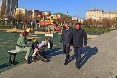 Андрей Бочаров и Владимир Марченко посетили сквер им. 8 марта