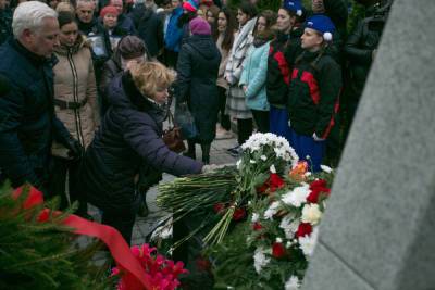 На открытие мемориала жертвам синайской авиакатастрофы пришли родственники и близкие погибших