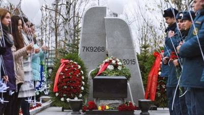 На Серафимовском кладбище открыли мемориал жертвам теракта над Синаем