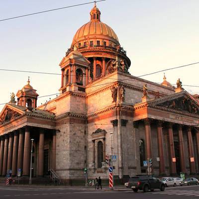 В Петербурге возбудили уголовное дело за эротическую съемку на фоне Исаакиевского собора