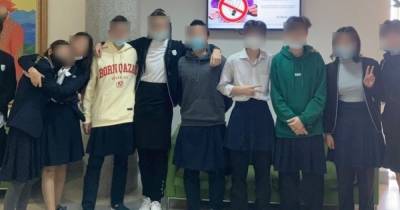 В Казахстане мальчики пришли в школу в юбках в знак протеста после суицида восьмиклассника