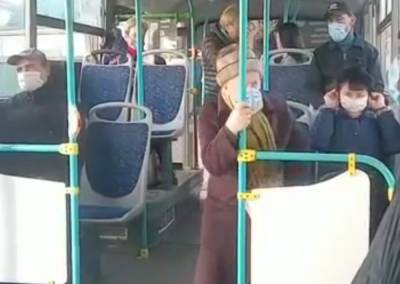 В Рязани водитель автобуса отказывался двигаться, пока пассажиры не наденут маску