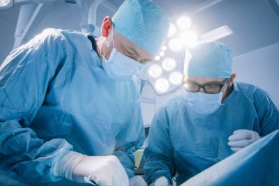 Петербургские врачи впервые выполнили экстренную операцию по пересадке печени ребенку