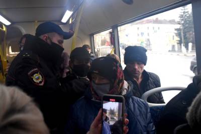 Более 100 пассажиров тверских автобусов оштрафовали за отсутствие масок