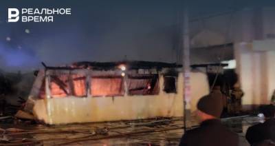 В Казани сегодня вечером загорелось здание банкетного зала