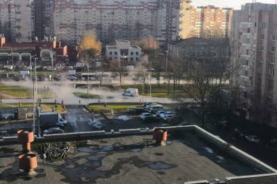 На проспекте Маршала Жукова заменили аварийную трубу, из-за которой накануне пострадали трое петербуржцев