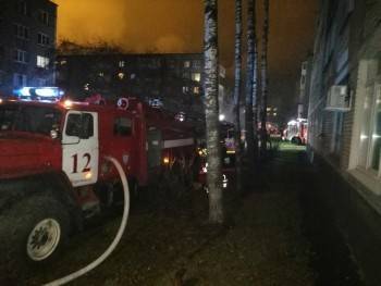 Опубликовано видео пожара на ул. Пионерской, где пожарные спасли 8 человек и собачку