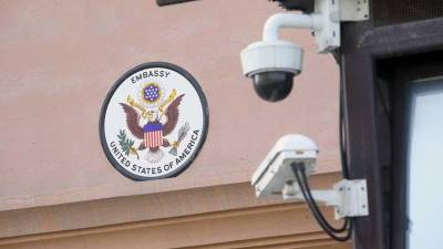 Захарова заявила о разрушении США консульских услуг в России