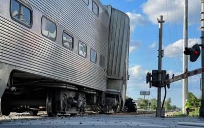 В США столкнулись пассажирский поезд и легковушка: трое погибших