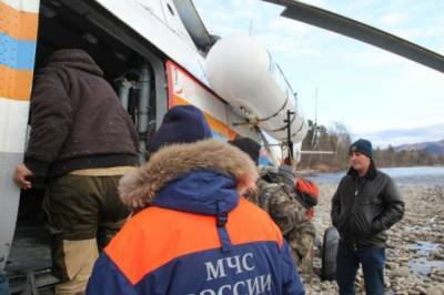 В Хабаровском крае спасли 4 волонтеров искавших пожилого рыбака