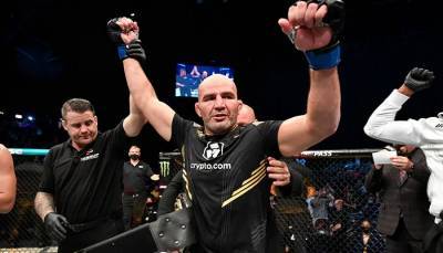 Тейшейра удушающим приемом победил Блаховича и стал новым чемпионом UFC в полутяжелом весе