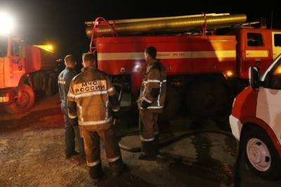 В Волгограде на мосту через ВДСК поздно вечером сгорел автомобиль