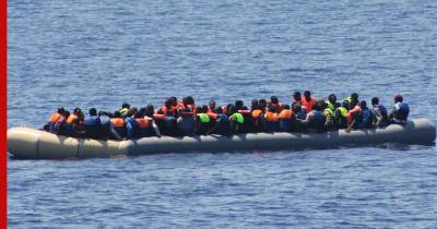 Турция отказалась принять назад судно с мигрантами на борту