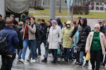 В Госдуме призвали лишать гуляющих по улицам во время локдауна россиян зарплат