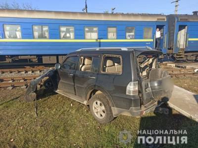 В Харьковской области авто столкнулось с поездом, водительница пострадала – полиция