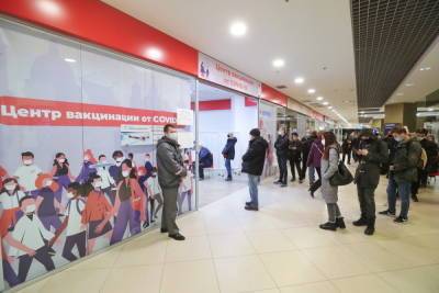 Площадь пунктов вакцинации против COVID-19 увеличат в петербургских торговых центрах