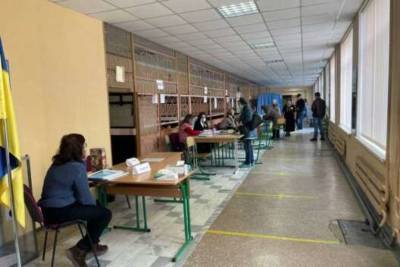 Наблюдателей на выборах мэра Харькова попытались не допустить на спецучастки