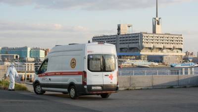 Более 500 человек с коронавирусом госпитализировали в Петербурге за сутки