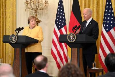 Байден на встрече с Меркель переживал о поддержке Украины