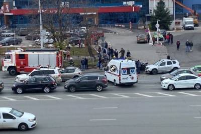 В Пензе у ТРЦ «Суворовский» произошло ДТП, есть пострадавшие