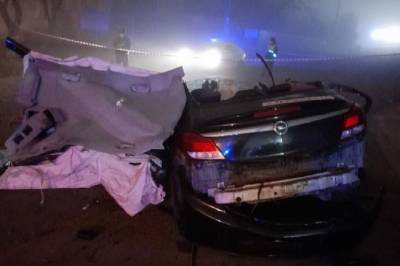 Два человека погибли при столкновении машины с деревом в Нальчике
