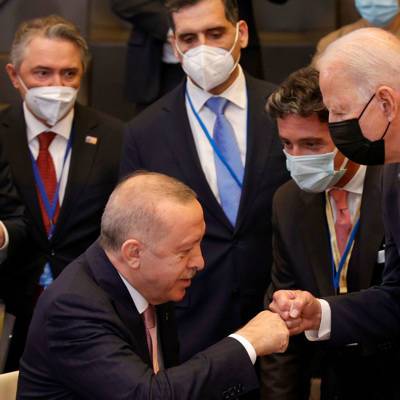 Эрдоган ведёт переговоры с Байденом на полях саммита G20
