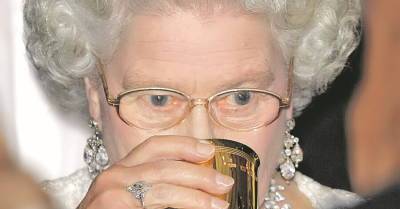 Елизавета II - Джеймс Бонд - принцесса Маргарет - Георг VI (Vi) - Елизавета II в завязке, зато выпускает джин собственной марки и тяготеет к коктейлям Джеймса Бонда - kp.ua - Украина