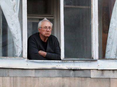 СК Начал проверку после жалобы жителей Новокузнецка на дом престарелых в многоэтажке, откуда "вывозят трупы"