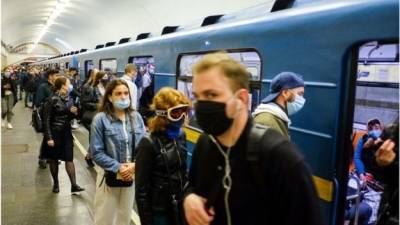 С 1 ноября пассажирам киевского метро без сертификата или теста грозит штраф в 17 тысяч.