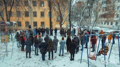 В Екатеринбурге хор филармонии спел во дворе дома, где жили репрессированные артисты