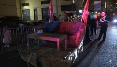 Патрульные задержали в Сочи диван на колесах