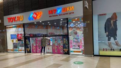 Магазины в ТЦ Петербурга стали работать как пункты выдачи заказов