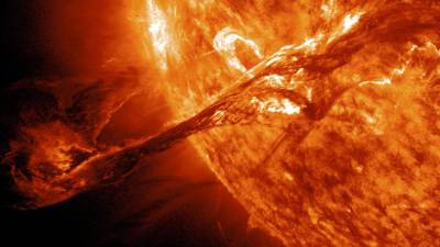 Вызванная вспышкой на Солнце магнитная буря началась на Земле