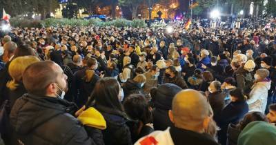 Михеил Саакашвили - Ника Мелия - Грузинская оппозиция проводит митинг в центре Тбилиси после проигрыша на выборах (видео) - focus.ua - Украина - Грузия - Тбилиси