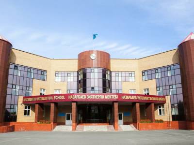 В Казахстане ученик школы Назарбаева пришел на мероприятие в юбке. После беседы с психологом он совершил суицид