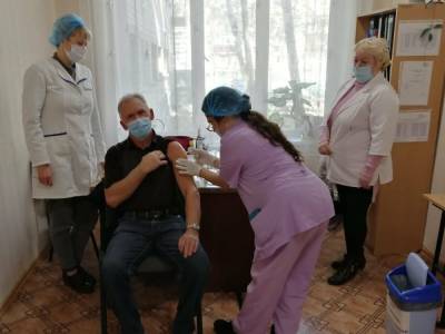 В Харькове на избирательных участках вакцинировали от коронавируса 3 тыс. человек – мэрия