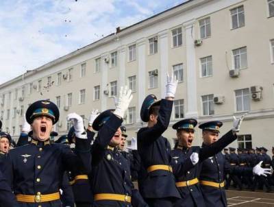 ВКС России пополнились выпускниками летных военных вузов
