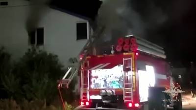 Полицейские Северо-Курильска спасли жильцов из горящего дома