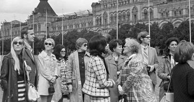 Гуляющие по Красной площади во времена СССР американцы возмутили россиян