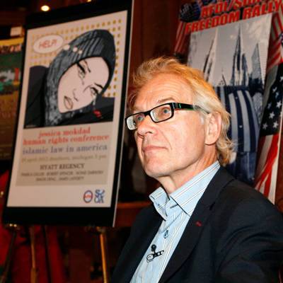 Шведский карикатурист Ларс Вилкс прогиб в автоаварии