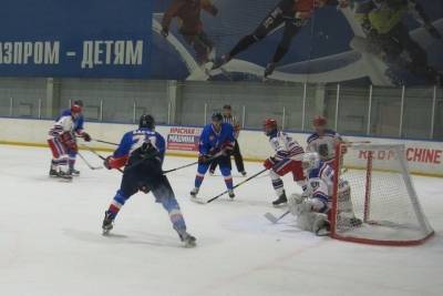 Брянские хоккеисты обыграли команду из Новомосковска