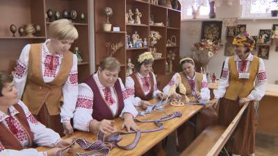 В Квасыничах берегут традиции плетения слуцких поясов