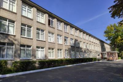 Учителей псковского лицея эвакуировали из-за сообщения о бомбе