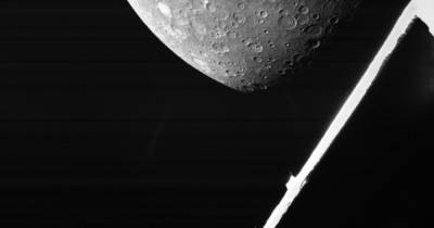 Космический аппарат BepiColombo прислал на Землю свои первые снимки Меркурия (фото)