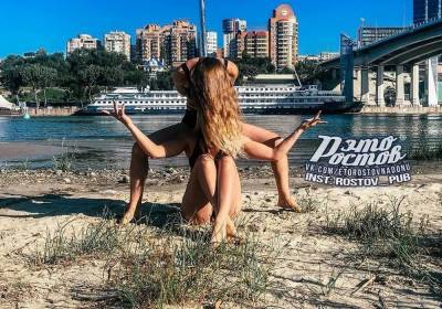 Полуголые девушки устроили фотосессию под мостом в Ростове-на-Дону