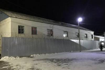 Помощника начальника новосибирской колонии обвинили в гибели заключенного
