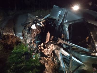 Смертельное ДТП под Слонимом: пассажира доставали спасатели, водитель погиб