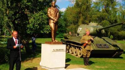 В Словакии установили памятник маршалу Малиновскому