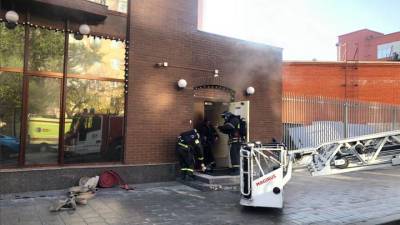 Пожар произошел в административном здании на Лесной улице в Москве