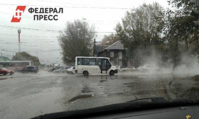 В Новосибирске несколько улиц затопило кипятком из-за дефекта теплотрасс